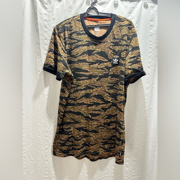 Adidas Green Short Sleeve Tee with Camouflage Design - Picture 4 of 6